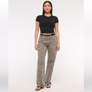 Abercrombie & Fitch - Curve Love High Rise 90s Relaxed Jean - Leopard Print